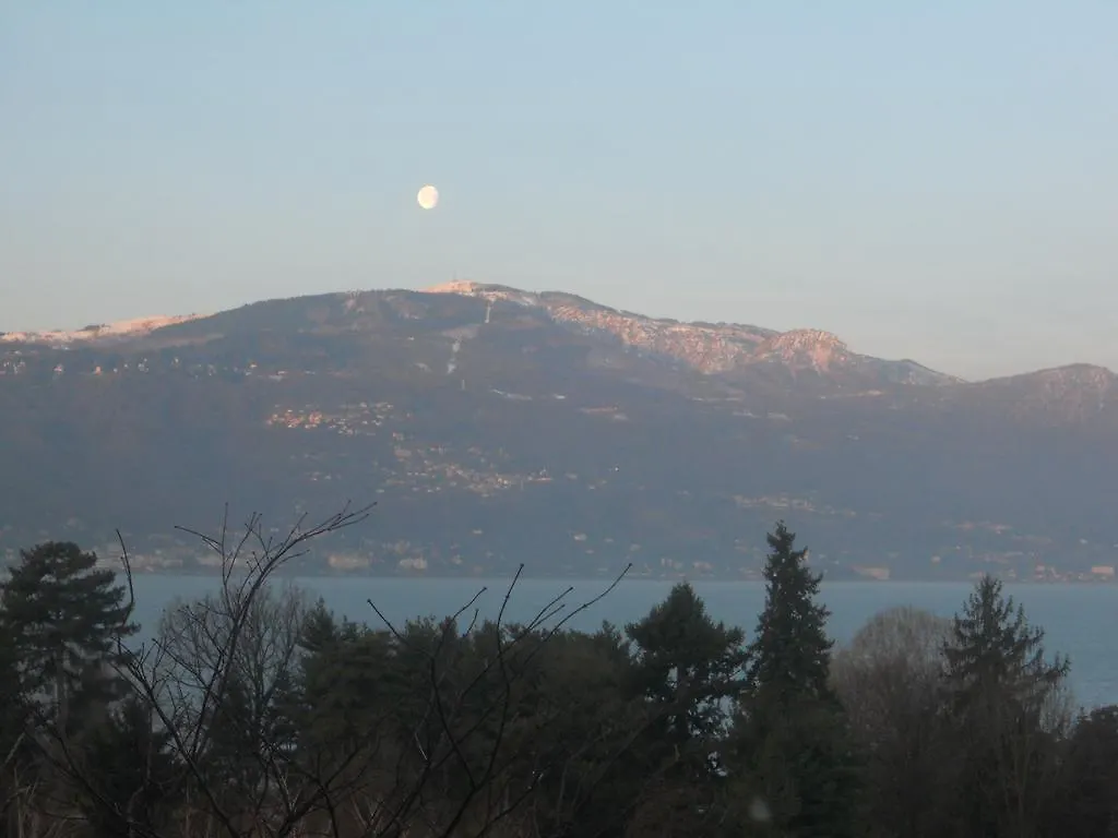 Bed and Breakfast Terrazza Con Vista Grande Laveno-Mombello 3*,  Italia