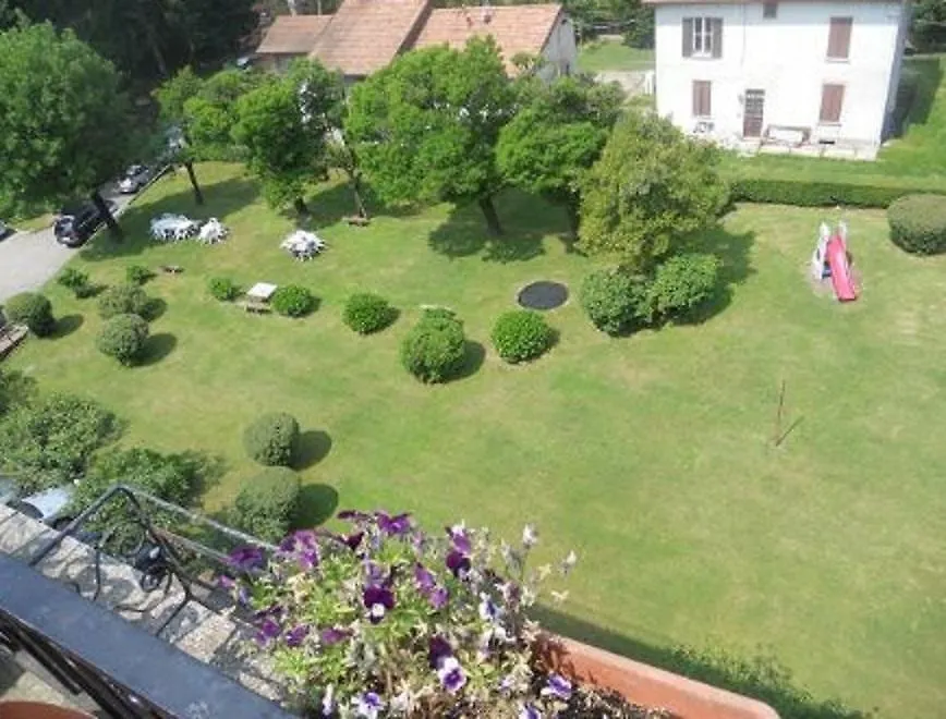 Bed and Breakfast Terrazza Con Vista Grande à Laveno-Mombello Couette-café
